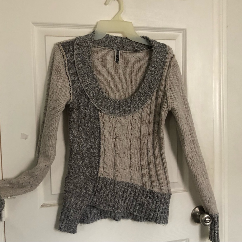 BKE Gray and Cream Crew Neck Sweaters with Textured Knit
